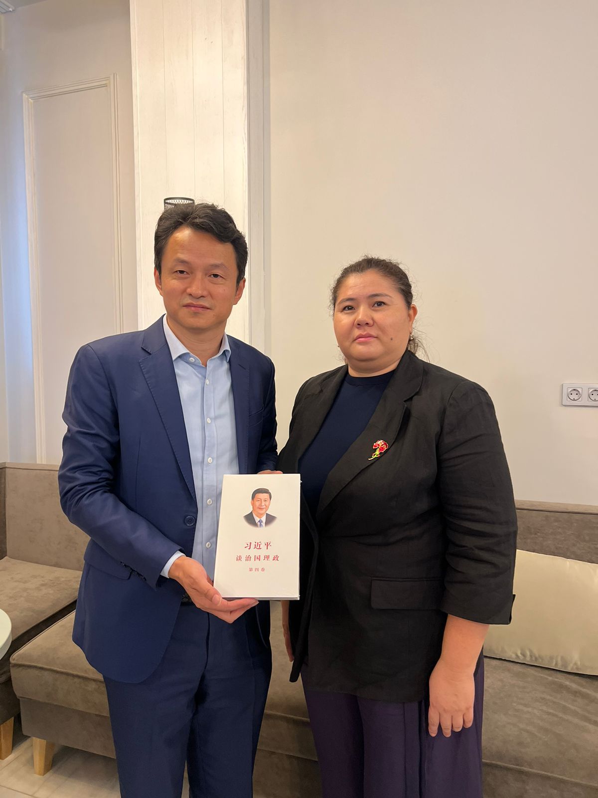 Сегодня в Университете Кунаева состоялась официальная встреча делегации во главе с директором юридической компании “Shanghai Sunhold”