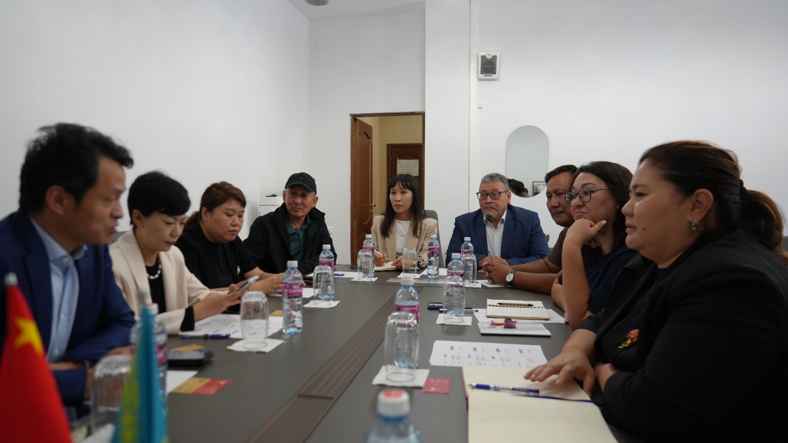 Сегодня в Университете Кунаева состоялась официальная встреча делегации во главе с директором юридической компании “Shanghai Sunhold”