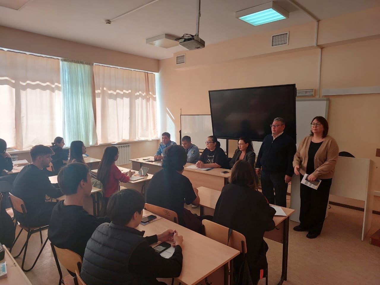 Лекция по правовому просвещению в Университете Кунаева