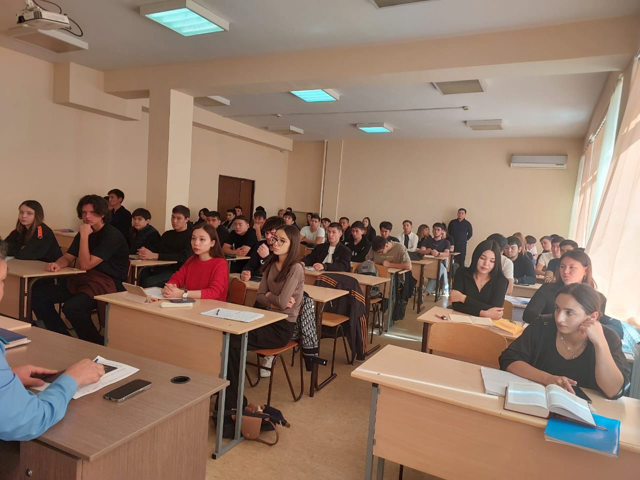 Лекция по правовому просвещению в Университете Кунаева