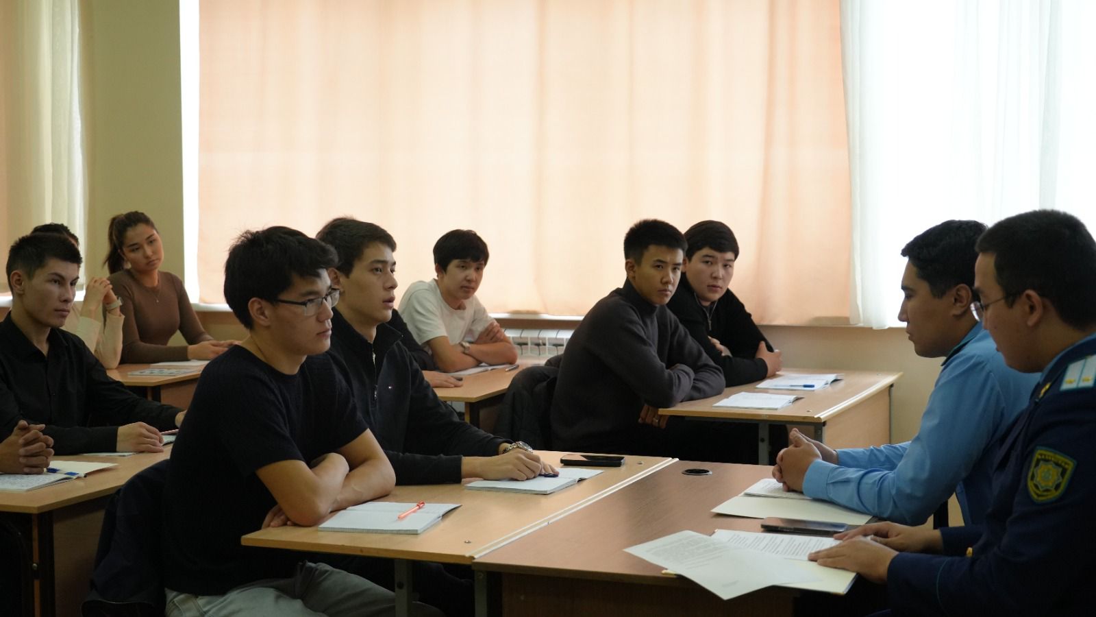 В Университете Кунаева прошла встреча студентов с представителями Департамента КПСиСУ ГП РК по г. Алматы