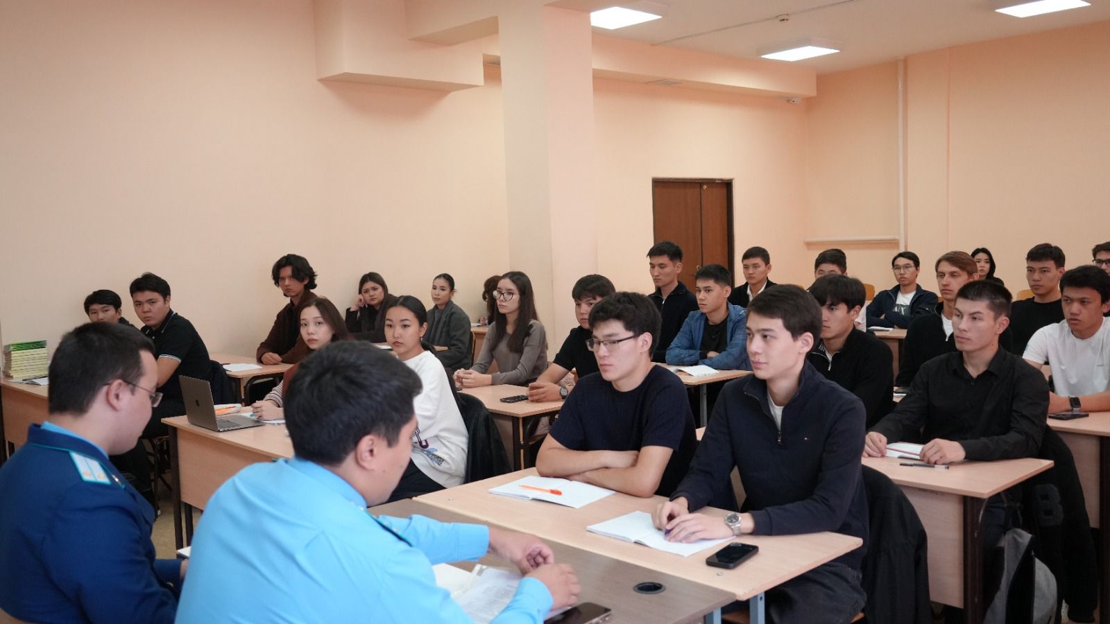 В Университете Кунаева прошла встреча студентов с представителями Департамента КПСиСУ ГП РК по г. Алматы