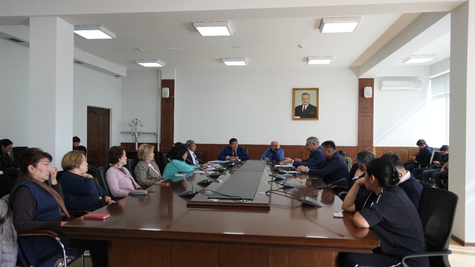 9 октября 2025 года  в Университете Кунаева,  был проведен круглый стол на тему: «Конституция Республики Казахстан – перспективы государственного и общественного развития страны»