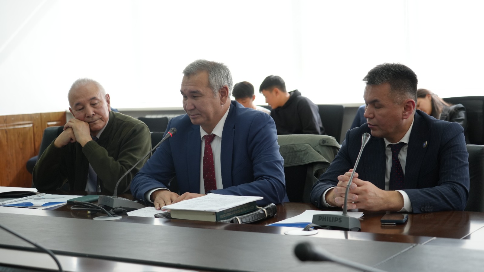 9 октября 2025 года  в Университете Кунаева,  был проведен круглый стол на тему: «Конституция Республики Казахстан – перспективы государственного и общественного развития страны»