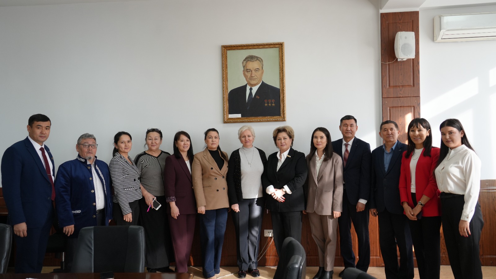 11 ноября 2025 года в Университете Кунаева прошёл международный круглый стол на тему «Идеология закона и порядка в цифровую эпоху