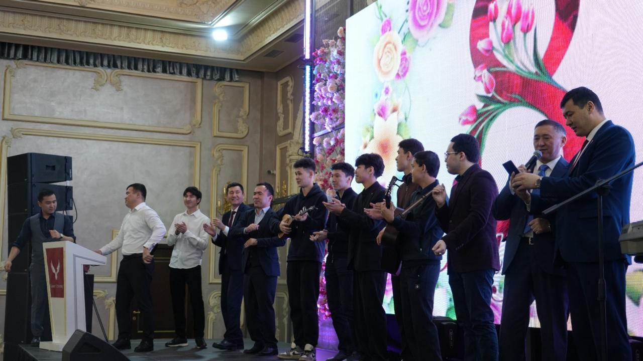 В Университете Кунаева прошёл праздничный вечер «Мир красавиц».