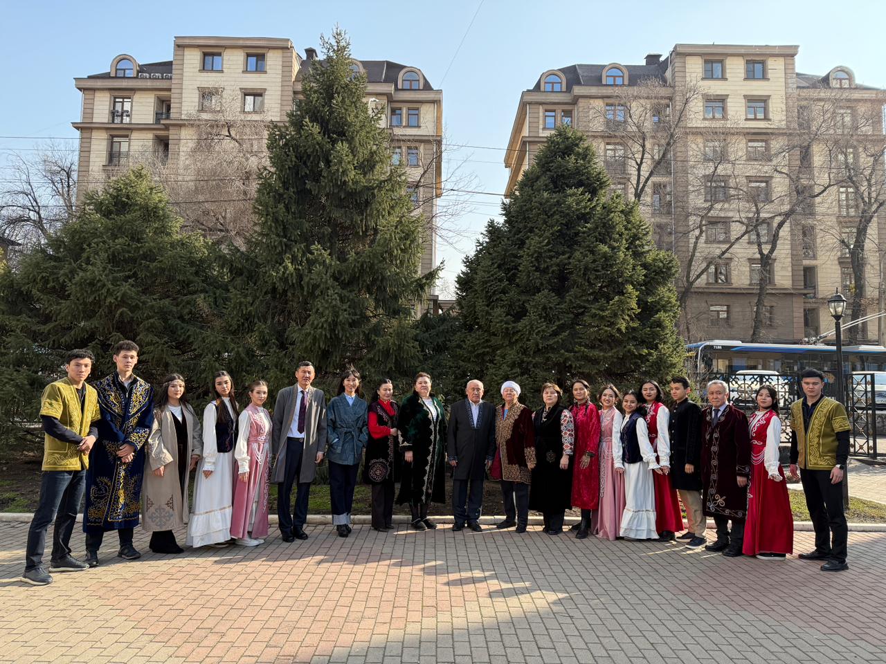 18 марта – День национальной одежды.