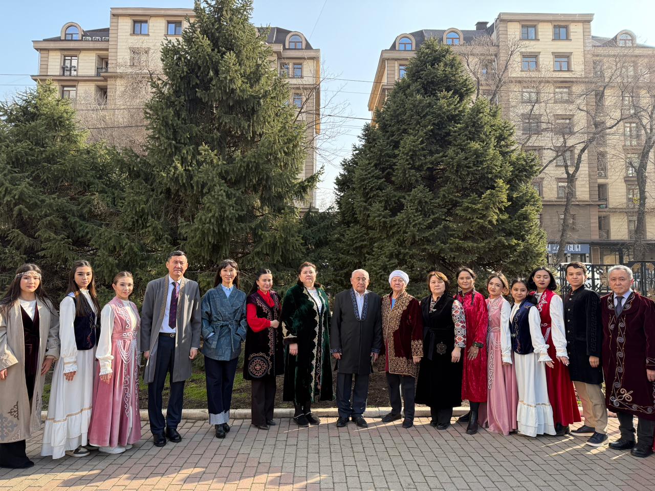 18 марта – День национальной одежды.