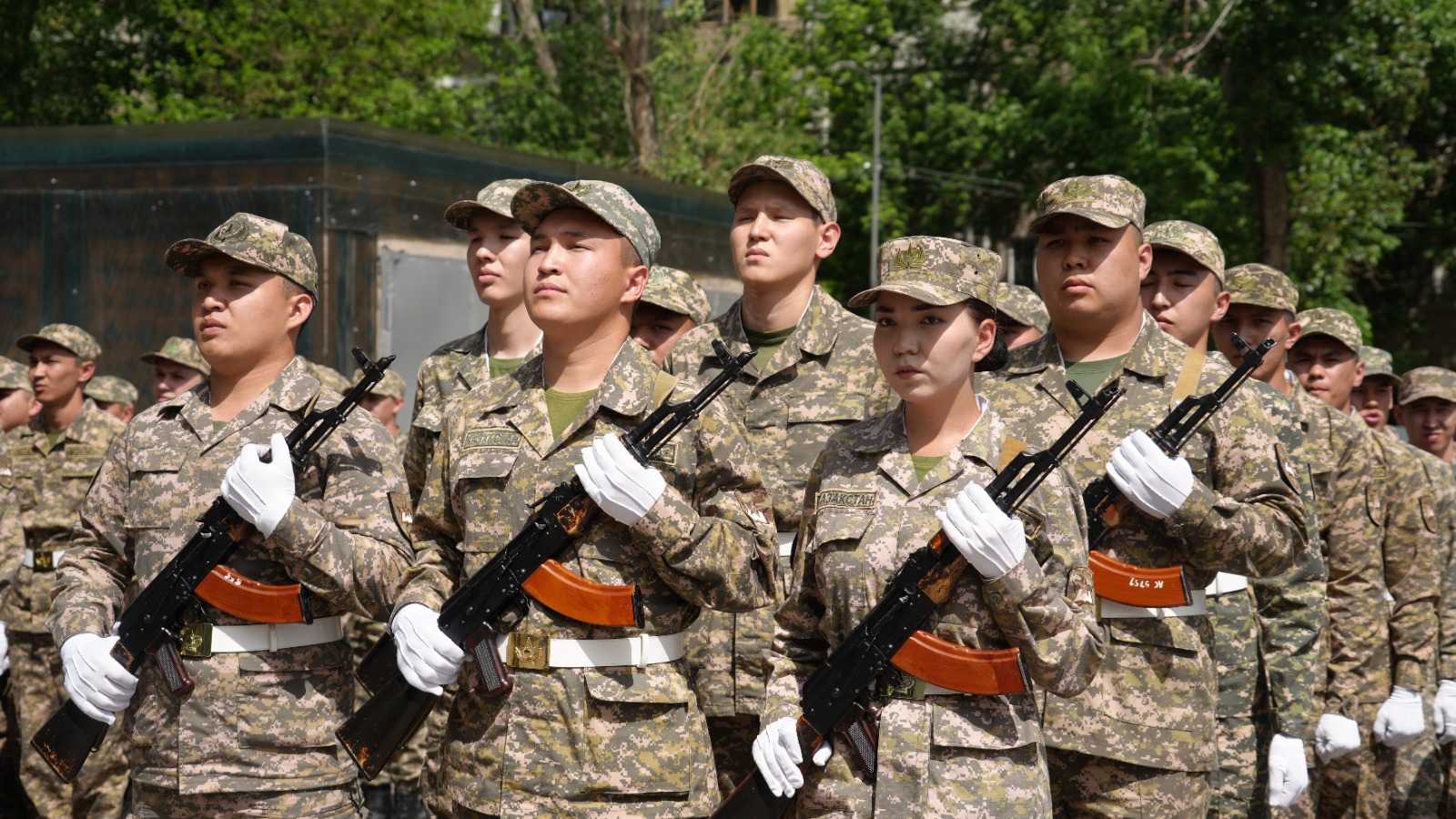Церемония принятия присяги выпускниками военной кафедры Университет Кунаева