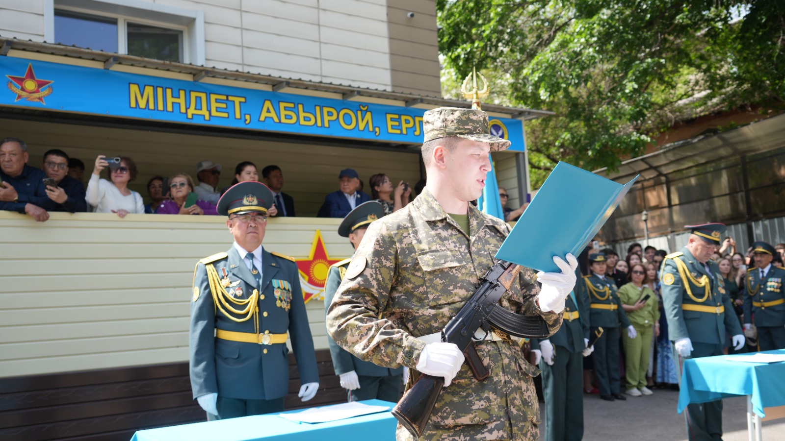 Церемония принятия присяги выпускниками военной кафедры Университет Кунаева